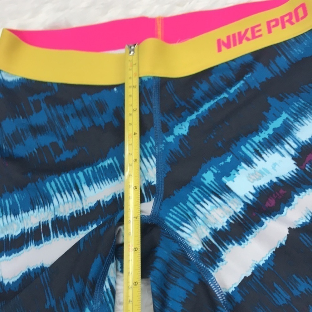 Nike Pro Capri Leggings - Picture 4 of 7